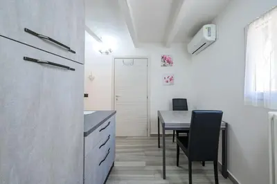 Cucina o angolo cottura di Lovely Nest near City Centre - Groundfloor