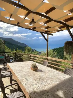 Paesaggio naturale nelle vicinanze della villa