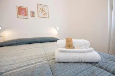 Letto o letti in una camera di 230 - Casa di Ginny a Sestri Levante, 500 Metri dal Mare e spiaggia - PARCHEGGIO GRATIS INCLUSO NEW!