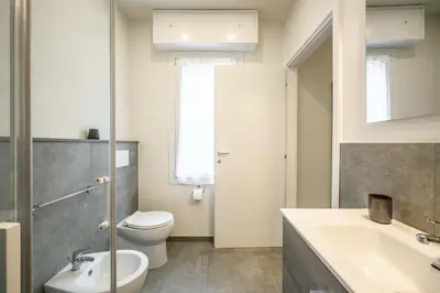 Bagno di College Suites