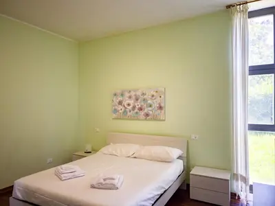 Letto o letti in una camera di Spaziosa Casa con parcheggio OceanGroupApartments