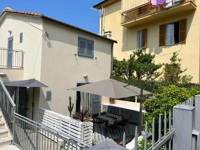 Balcone o terrazza di Villino Aranci Nuovo Bilocale in centro
