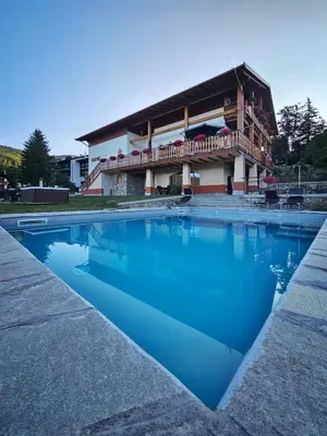Piscina di La Genzianella affittacamere o nelle vicinanze