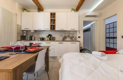 Cucina o angolo cottura di Enzo Ferrari Museum -WiFi, train station and parking