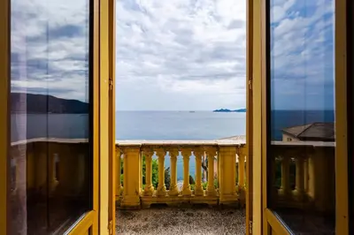 Paesaggio naturale nelle vicinanze della villa