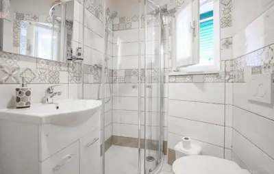 Bagno di Awesome Apartment In Carro With Wifi