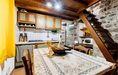 Cucina o angolo cottura di Stunning Home In Fraz Cogna, Piazza Al