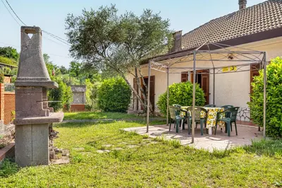 Giardino di GuestHost - Yunger House with Garden and Balcony x5