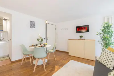 Cucina o angolo cottura di DUOMO Relax in centro, WiFi, Aria Condizionata