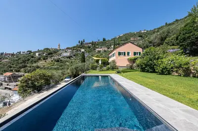 Piscina di VILLA DUFOUR 2 Lusso, Piscina e Vista da Sogno o nelle vicinanze