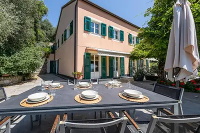 Edificio in cui si trova la villa
