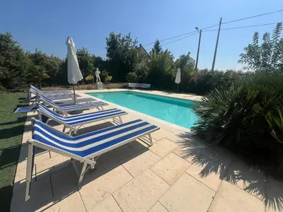 Piscina di Luxe Villa Monte Rosa met zwembad in een wijngebied o nelle vicinanze