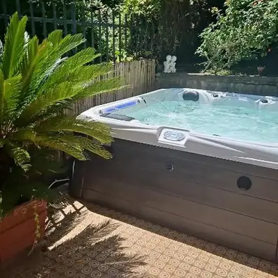 Rapallo 2-Bed Apt Sleeps 5 with Hot Tub