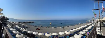 Vista generica sul mare o vista sul mare dall'interno dell'appartamento