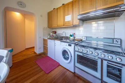 Cucina o angolo cottura di Villa Flora Apt 2 by PortofinoHomes