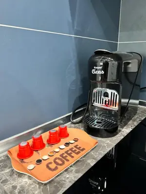 Set per la preparazione di tè e caffè presso La Casa di Jennifer nel centro