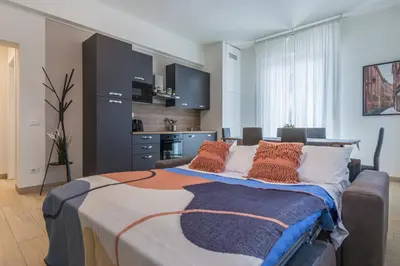 Letto o letti in una camera di Mutina LuxLife Home close to Center - Free Parking
