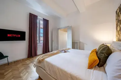 Letto o letti in una camera di Lussuoso appartamento con vista Ghirlandina