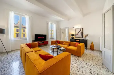 TV o dispositivi per l'intrattenimento presso Lussuoso appartamento con vista Ghirlandina