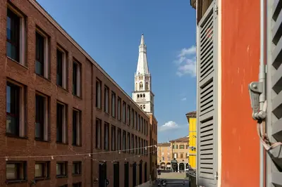 Vista generica su Modena o vista sulla città dall'interno dell'appartamento