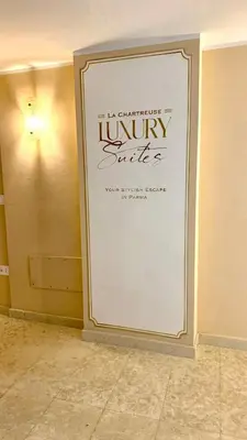 Certificato, attestato, insegna o altro documento esposto da La CHARTREUSE Luxury Suites - Manu Maison