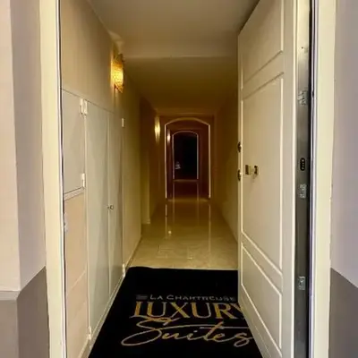La CHARTREUSE Luxury Suites - Manu Maison