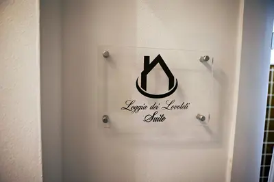 Certificato, attestato, insegna o altro documento esposto da Loggia Dei Lovoleti Suite