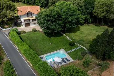 Piscina di Villa La Pianazza - un OASI nel verde con piscina a pochi minuti da Sestri Levante o nelle vicinanze