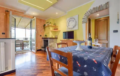 Cucina o angolo cottura di Awesome Apartment In Casarza Ligure