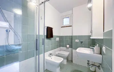 Bagno di 5 Bedroom Stunning Home In Lavagna
