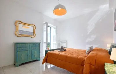 Area soggiorno di 5 Bedroom Stunning Home In Lavagna