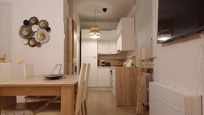 Cucina o angolo cottura di Appartamento 93 di andrea sonzogni