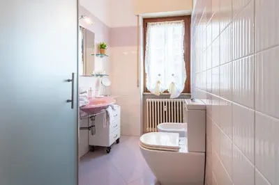 Bagno di GuestHost - Parma Cozy Studio near the Hospital