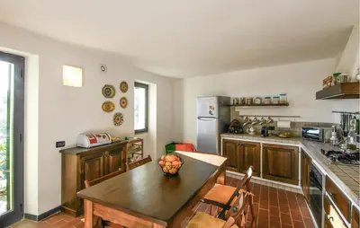 Cucina o angolo cottura di Amazing Home In Carnea With Wifi