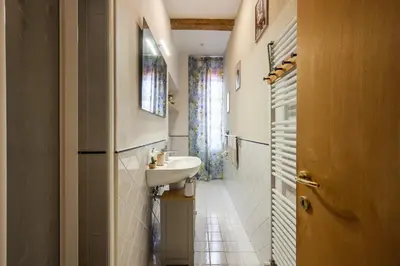 Bagno di Binario 11 - Centro, Stazione, Netflix