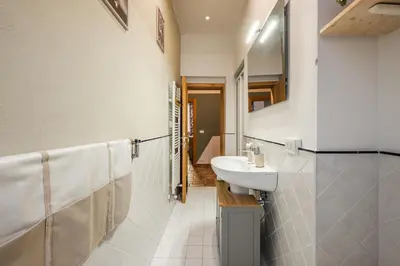 Bagno di Binario 11 - Centro, Stazione, Netflix