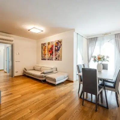 Emilia Suite Street