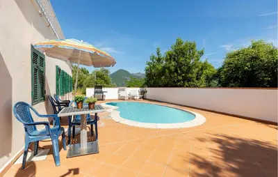 Piscina di Pet Friendly Home In Ne o nelle vicinanze