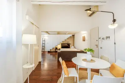 Area soggiorno di Ghirlandina Loft - In the Historic Center of Modena