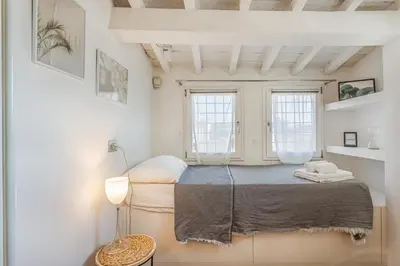 Letto o letti in una camera di Ghirlandina Loft - In the Historic Center of Modena
