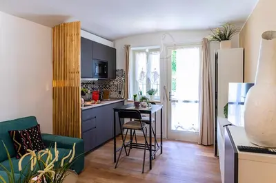 Cucina o angolo cottura di RELAX - Casa a 2 Passi dal Centro con Free Parking e WiFi