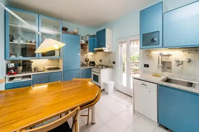 Cucina o angolo cottura di 5 Terre Shuttle Villa Maremonti with Pool 8guests