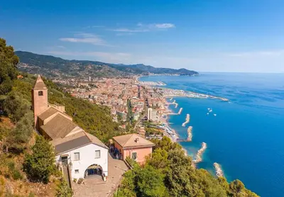 Paesaggio naturale nelle vicinanze della villa