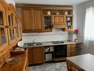 Cucina o angolo cottura di Piano terra con giardino