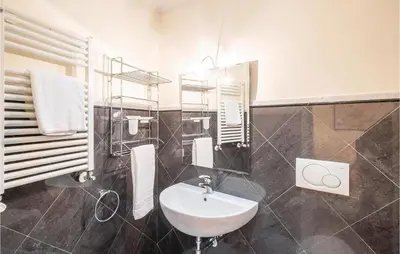 Bagno di Casa Camuri - 2 bedrooms, 2 bathrooms