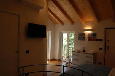 TV o dispositivi per l'intrattenimento presso Villa nel verde con vista mare, Rapallo