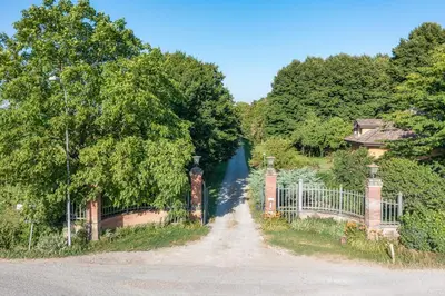 Paesaggio naturale nelle vicinanze della villa