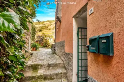 Planimetria di L'Antica Piazzetta, Terre Marine