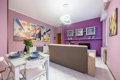 TV o dispositivi per l'intrattenimento presso GuestHost - Parma Station Colorful Apartment with Balcony x5
