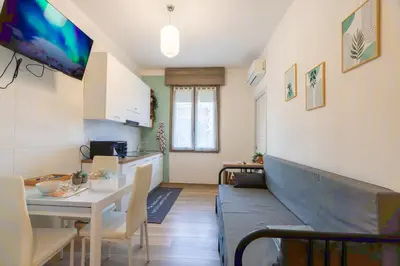 TV o dispositivi per l'intrattenimento presso La Nonantolana Apartment - Eden e Ocean